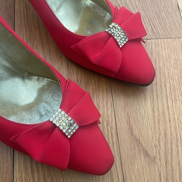 Bruno Magli Vintage Red Satin Pumps 8.5 - Picture 3 of 11